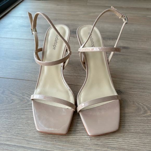 Modatope patent leather heeled sandal, nude, size 8.5 - Picture 2 of 5